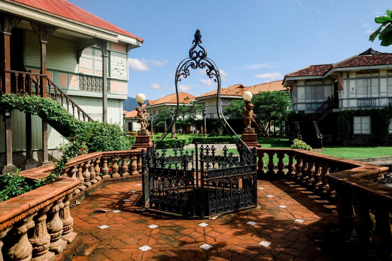 Las Casas Filipinas De Acuzar Bagac Exterior photo