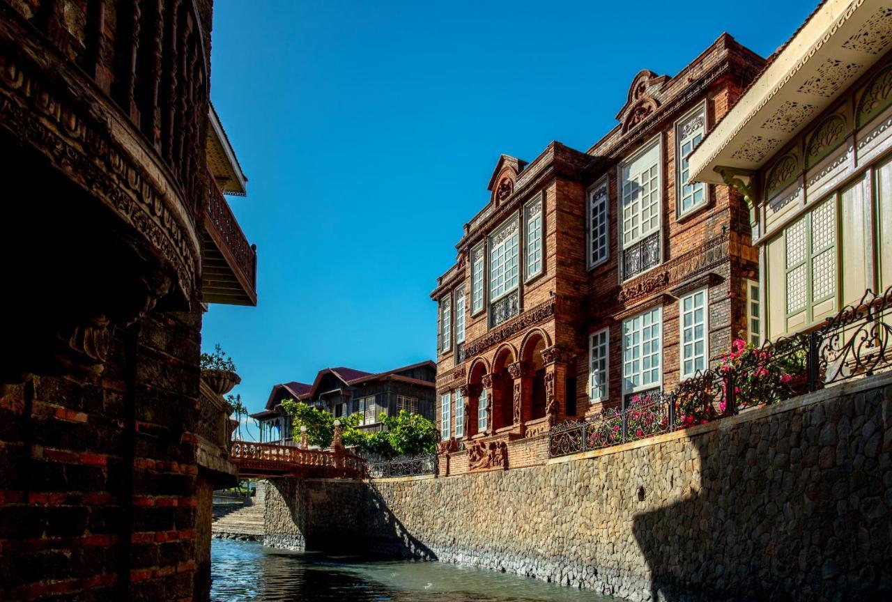 Las Casas Filipinas De Acuzar Bagac Exterior photo