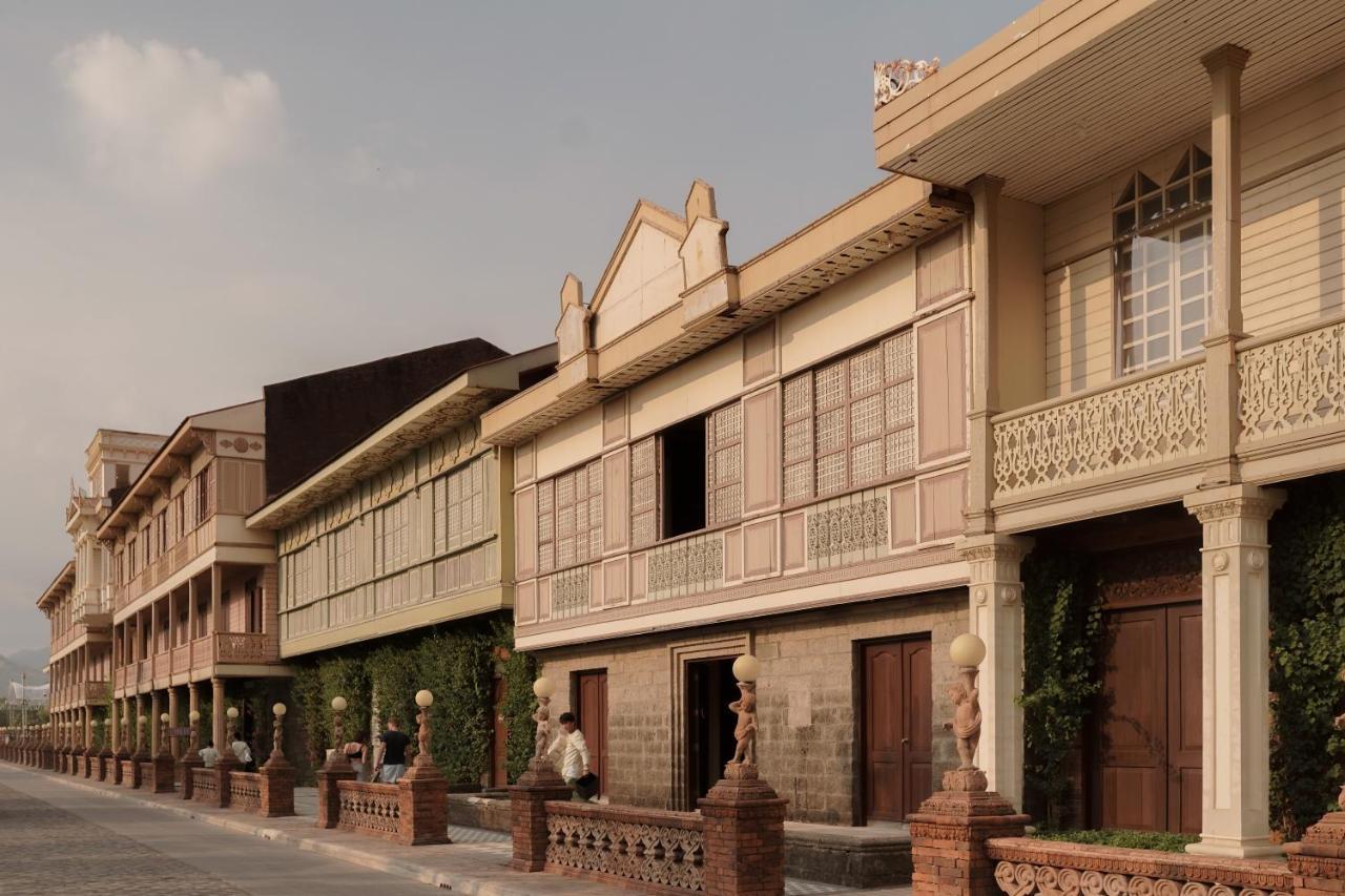 Las Casas Filipinas De Acuzar Bagac Exterior photo