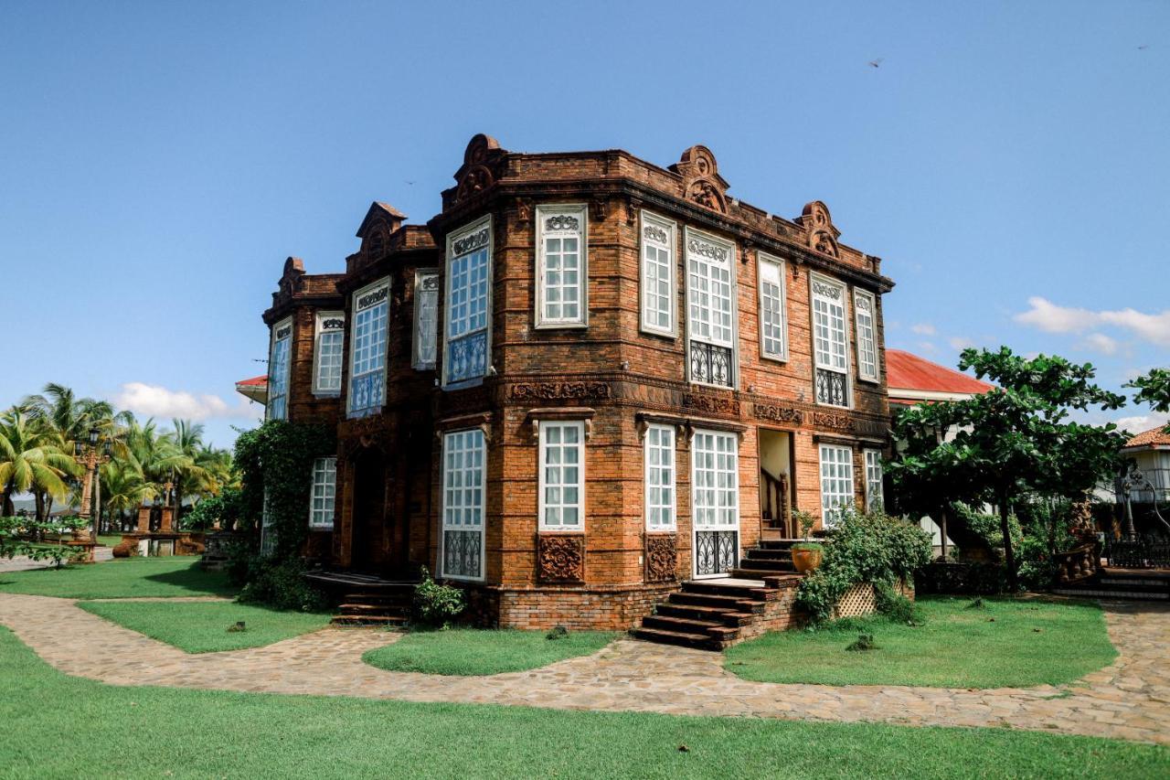 Las Casas Filipinas De Acuzar Bagac Exterior photo