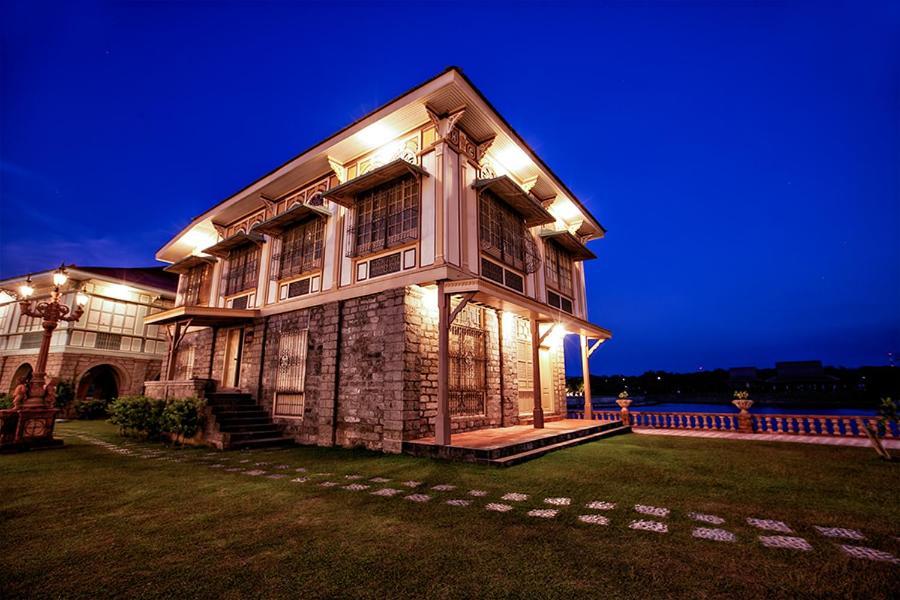 Las Casas Filipinas De Acuzar Bagac Exterior photo
