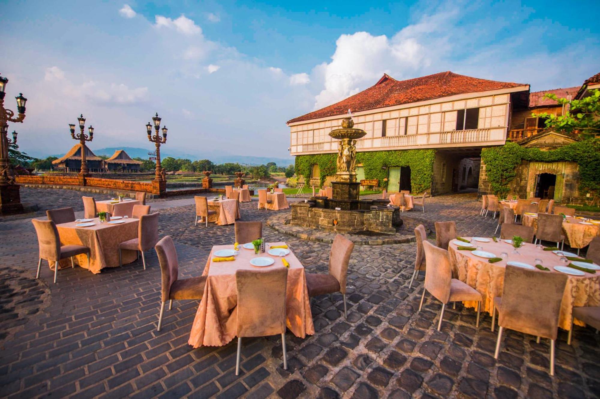 Las Casas Filipinas De Acuzar Bagac Exterior photo