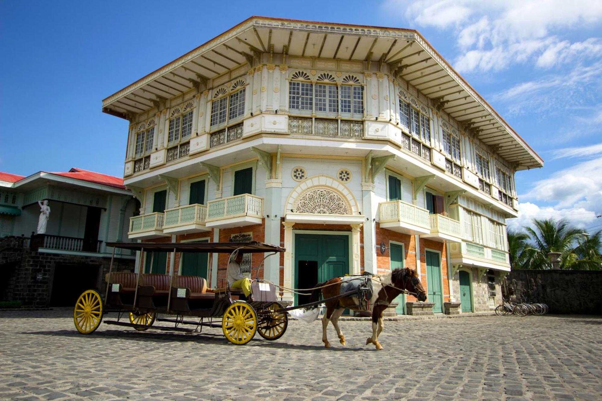 Las Casas Filipinas De Acuzar Bagac Exterior photo