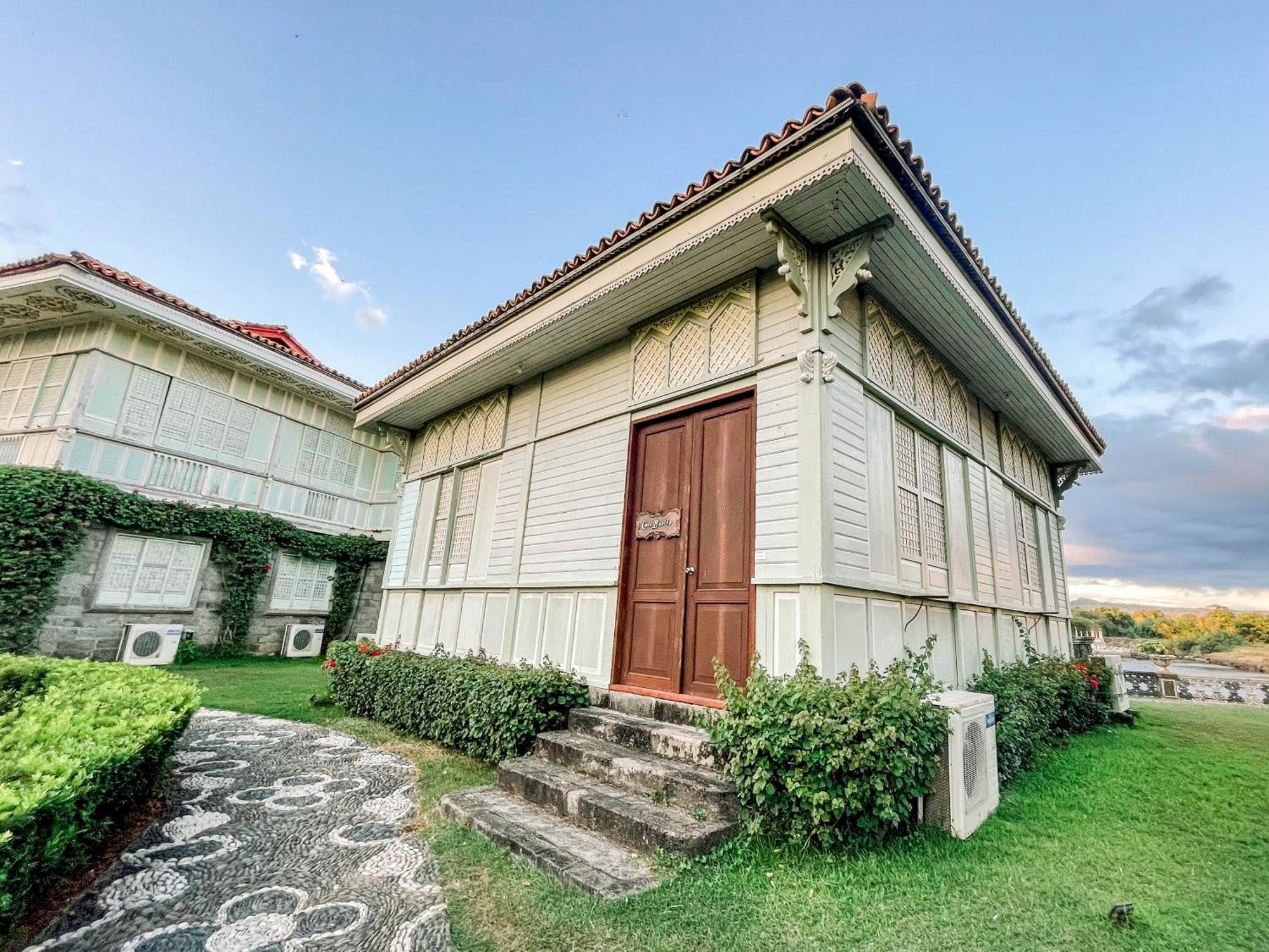 Las Casas Filipinas De Acuzar Bagac Exterior photo