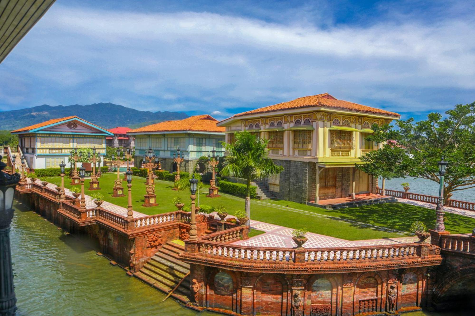 Las Casas Filipinas De Acuzar Bagac Exterior photo