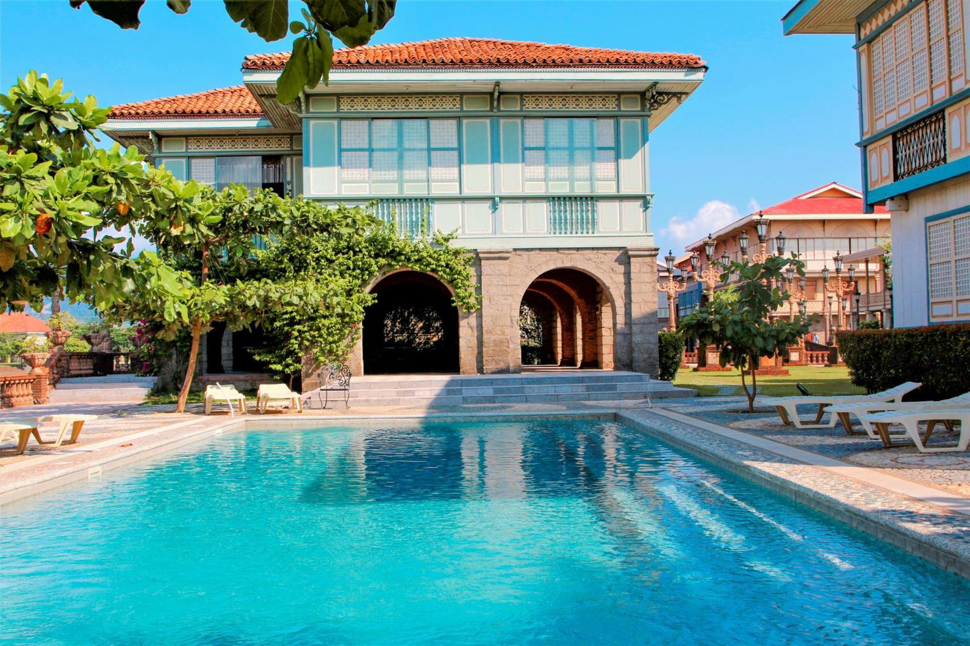 Las Casas Filipinas De Acuzar Bagac Exterior photo