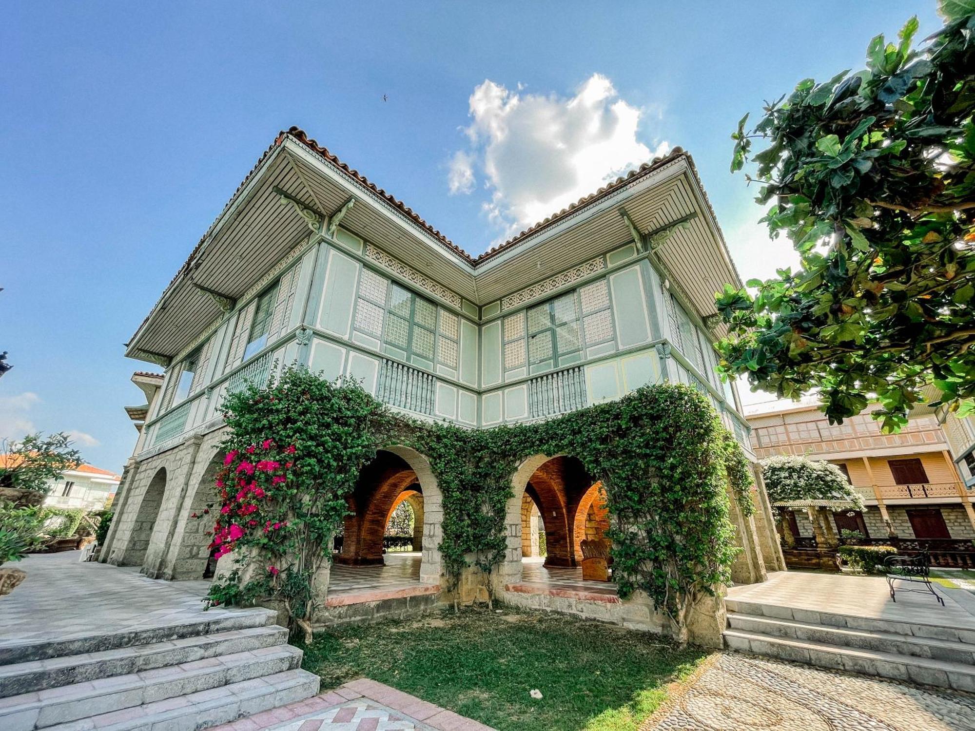 Las Casas Filipinas De Acuzar Bagac Exterior photo