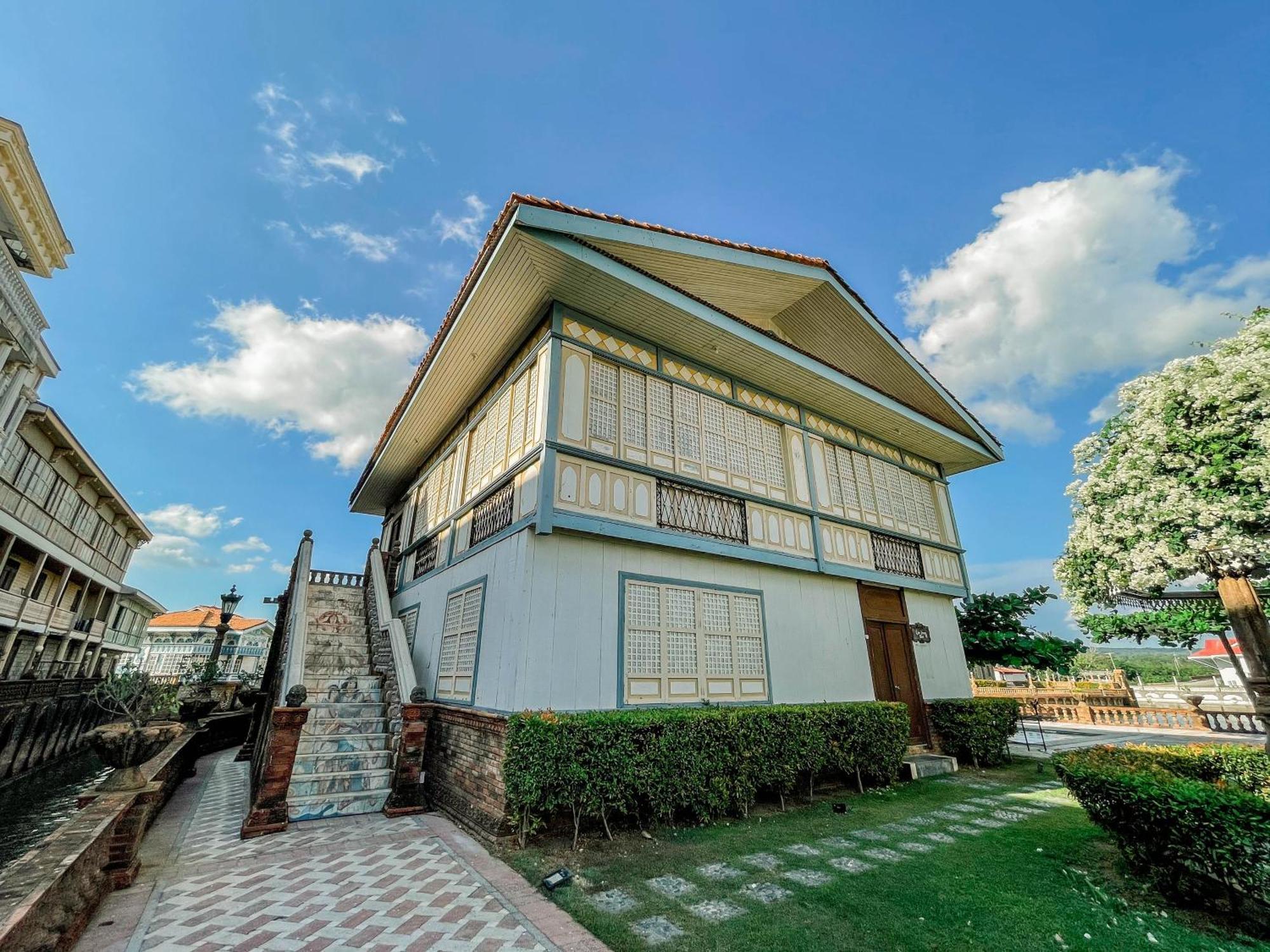 Las Casas Filipinas De Acuzar Bagac Exterior photo
