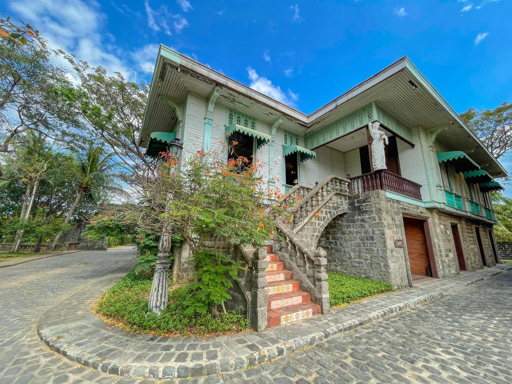Las Casas Filipinas De Acuzar Bagac Exterior photo